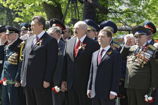 Unveiling City of Military Glory stele in Alexander's Garden