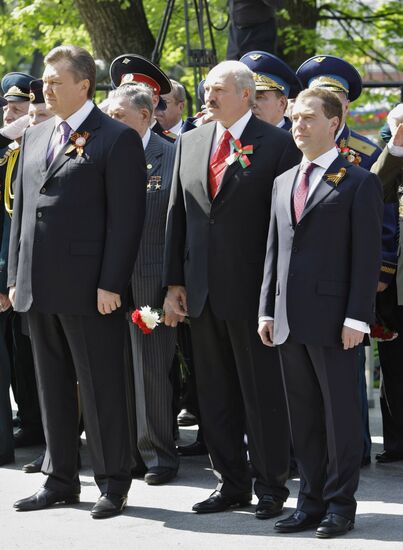 Unveiling City of Military Glory stele in Alexander's Garden