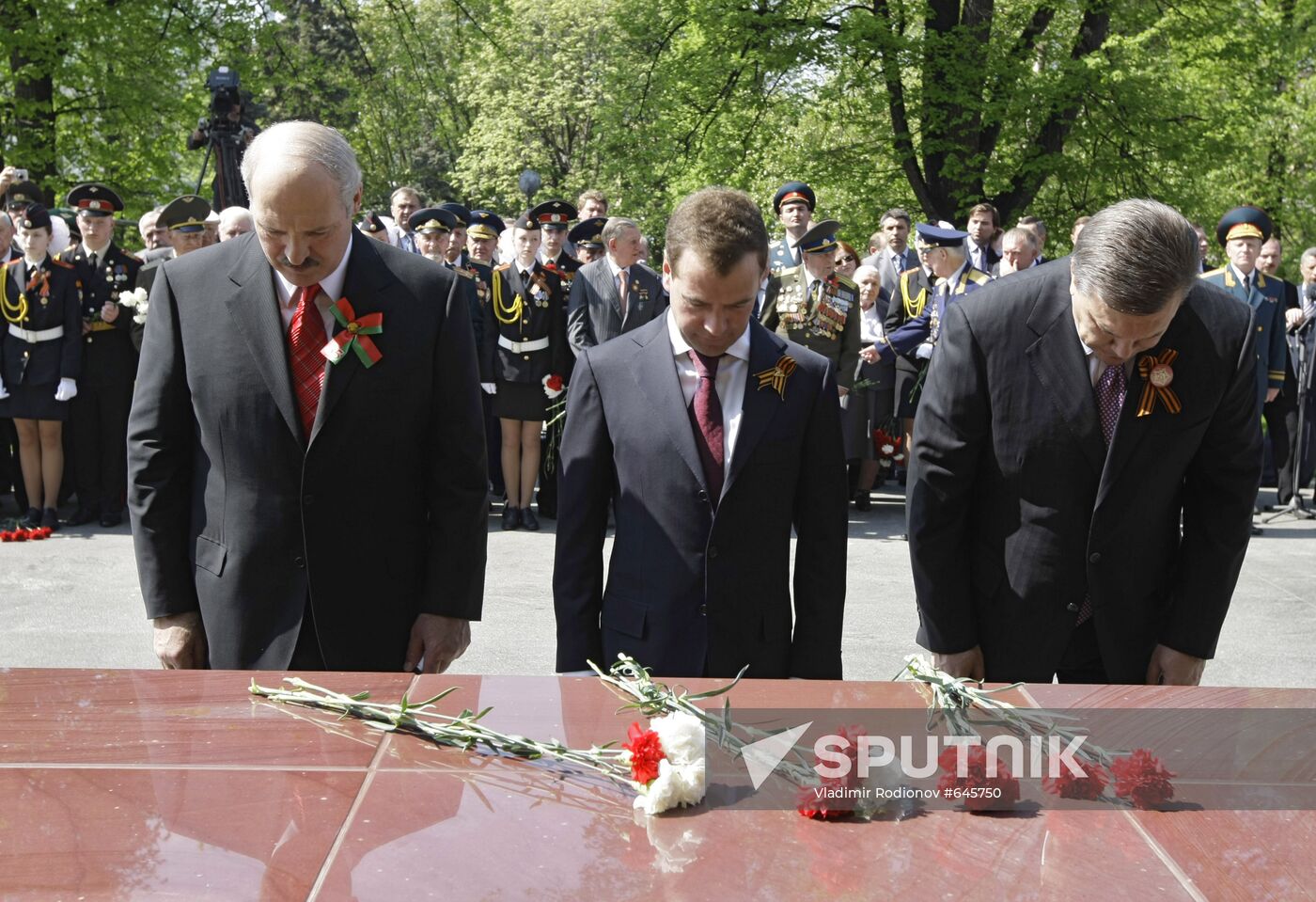 Unveiling City of Military Glory stele in Alexander's Garden