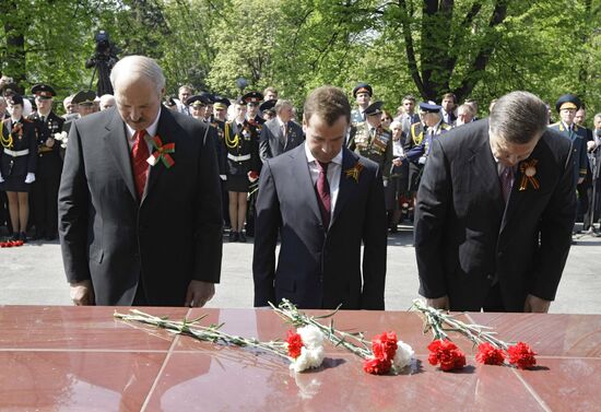 Unveiling City of Military Glory stele in Alexander's Garden