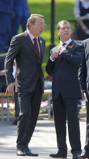 Unveiling City of Military Glory stele in Alexander's Garden