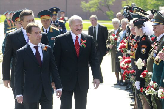 Unveiling City of Military Glory stele in Alexander's Garden