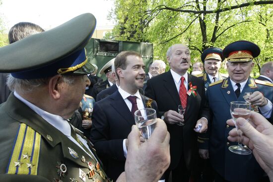 Unveiling City of Military Glory stele in Alexander's Garden