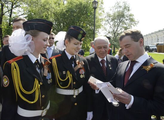 Unveiling City of Military Glory stele in Alexander's Garden