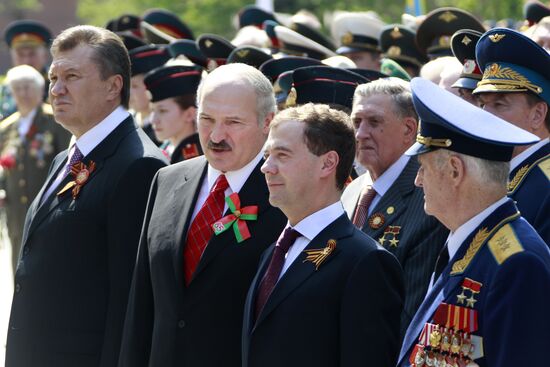 Unveiling City of Military Glory stele in Alexander's Garden