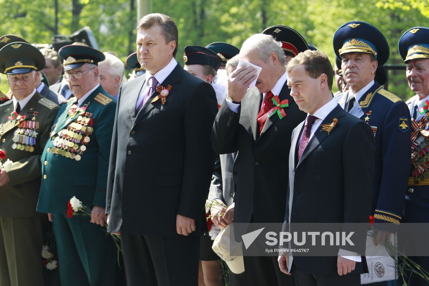 Unveiling City of Military Glory stele in Alexander's Garden