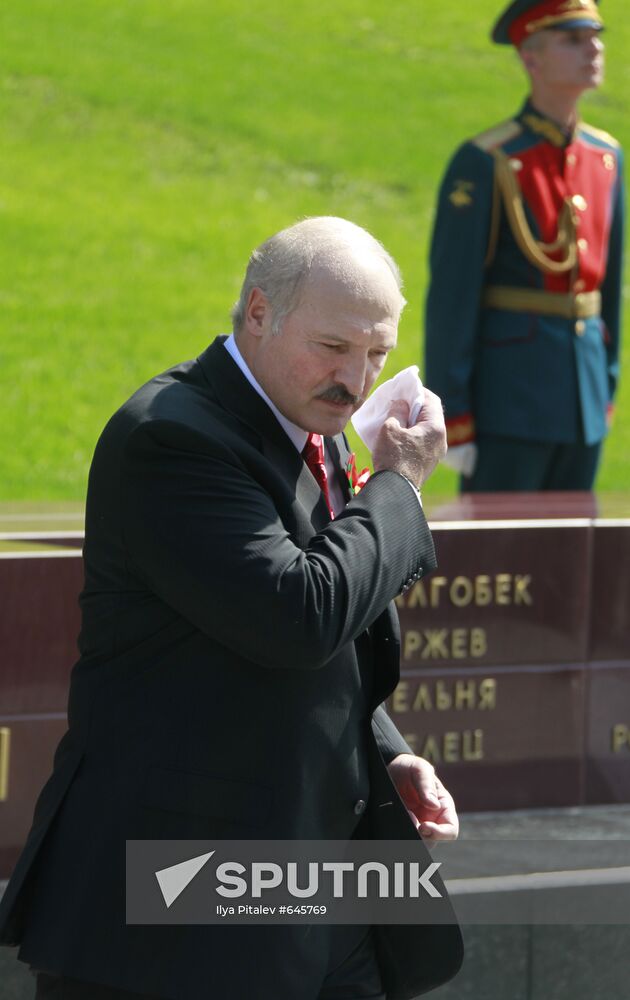 Unveiling City of Military Glory stele in Alexander's Garden