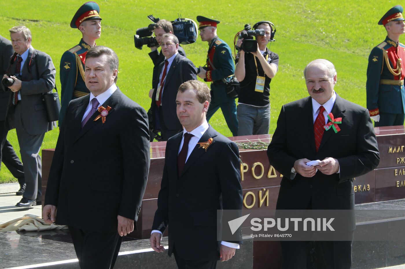 Unveiling City of Military Glory stele in Alexander's Garden