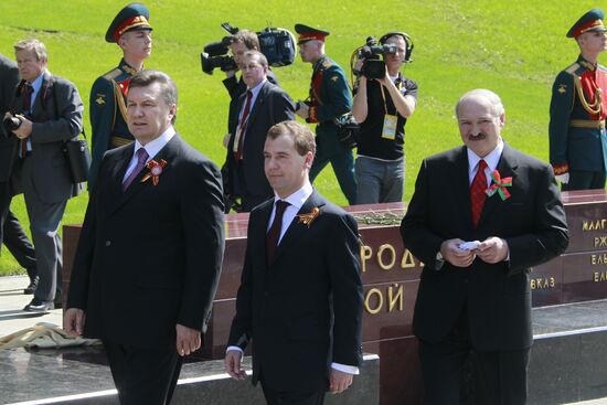 Unveiling City of Military Glory stele in Alexander's Garden