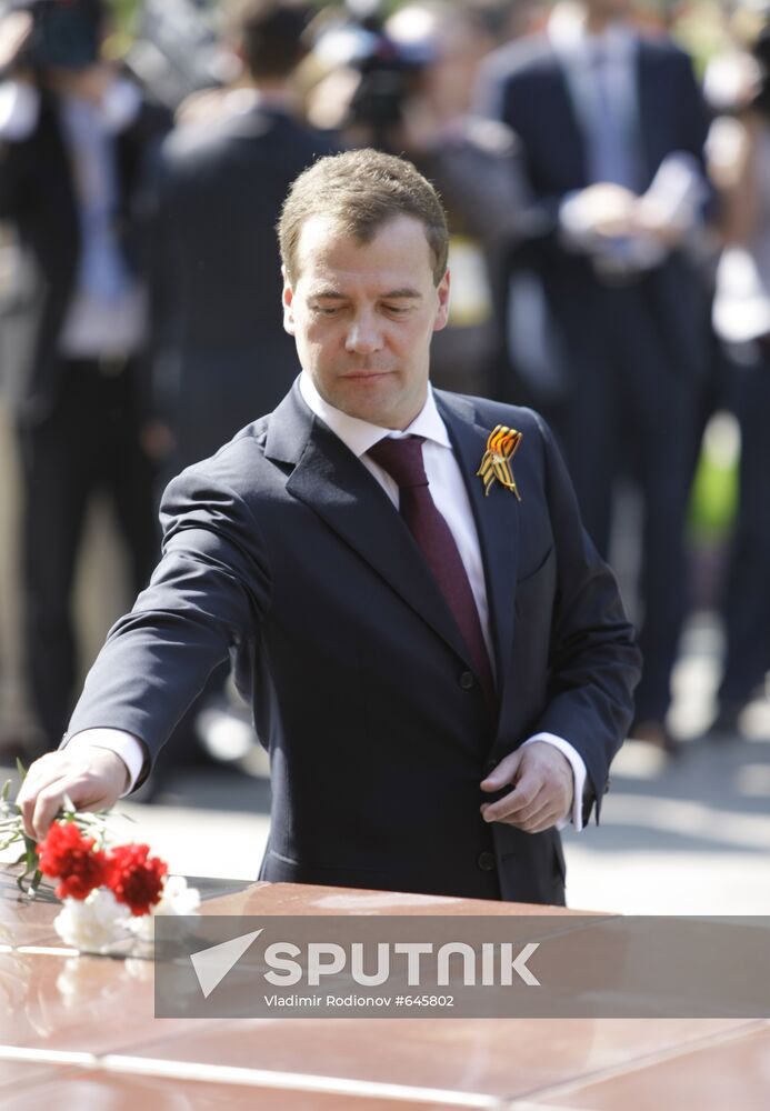 Unveiling City of Military Glory stele in Alexander's Garden