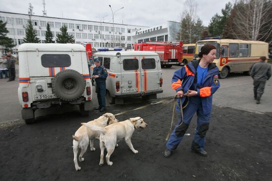 Emergency Situations Ministry rescuers at Raspadskaya coal mine