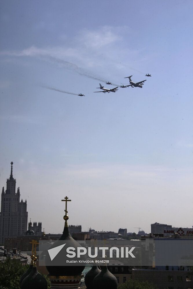 Aircraft fly over Red Square