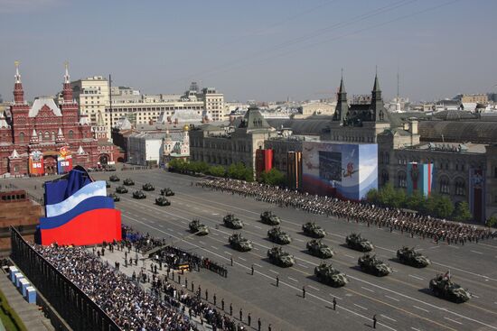 Military parade on 65th anniversary of WWII Victory