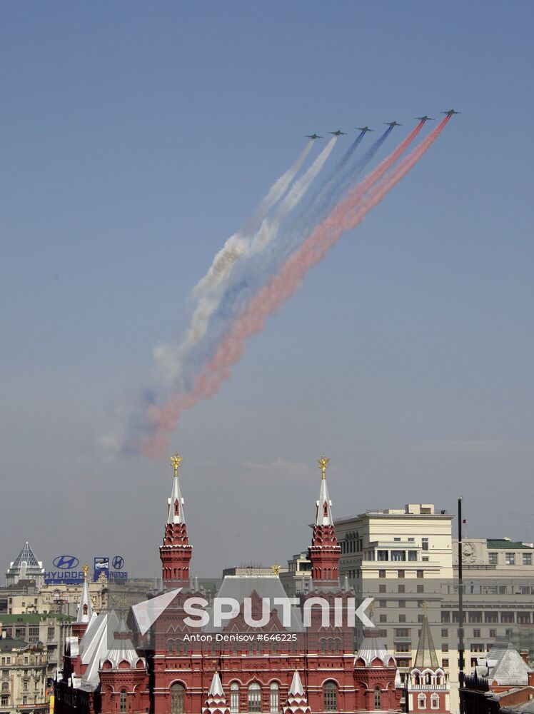 Military parade on 65th anniversary of WWII Victory