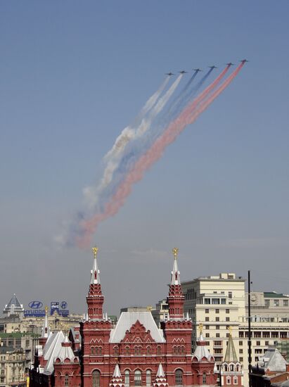 Military parade on 65th anniversary of WWII Victory
