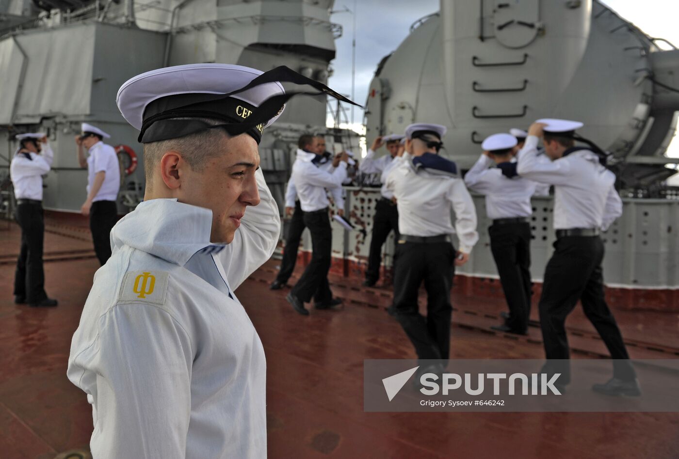 Pyotr Veliky missile cruiser celebrates Victory Day
