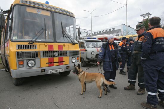 Emergency Ministry rescuers arrived at Raspadskaya coal mine