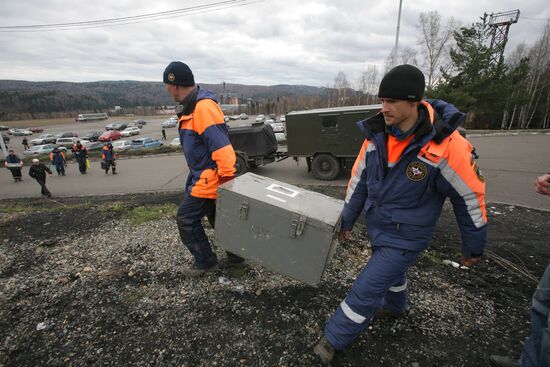 Emergency Situations Ministry rescuers at Raspadskaya coal mine