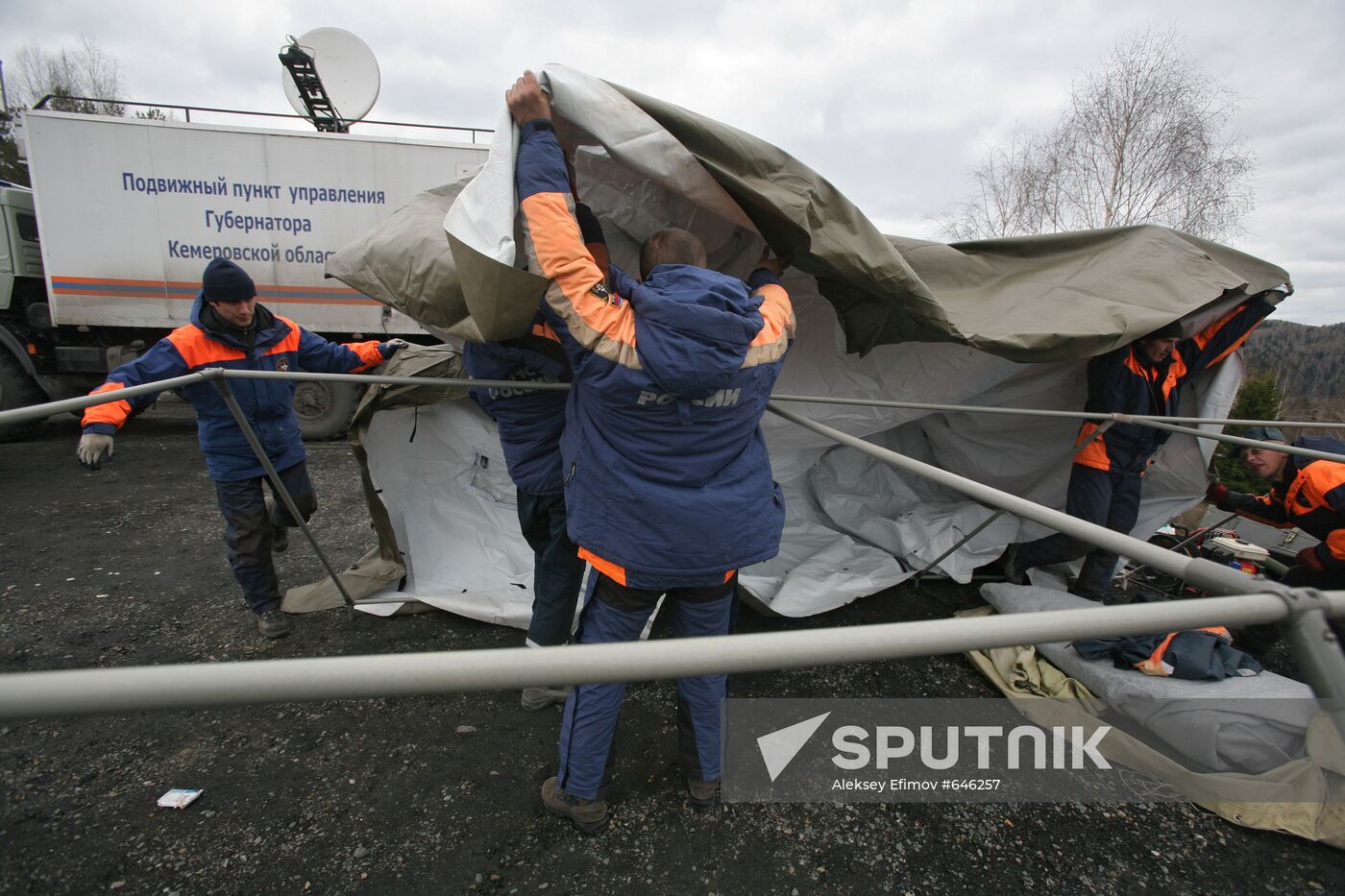 Emergency Situations Ministry rescuers at Raspadskaya coal mine