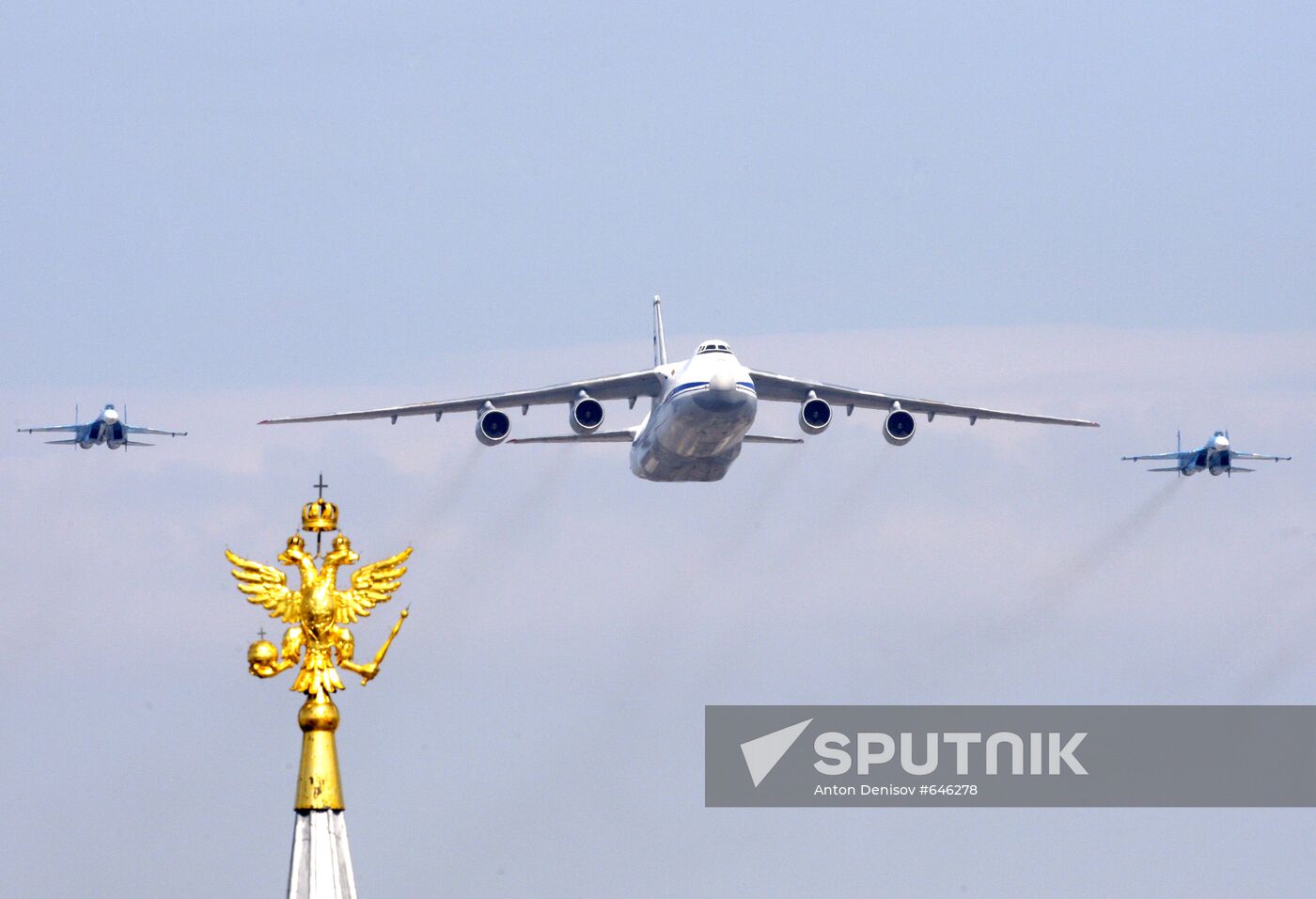 Military parade on 65th anniversary of WWII Victory