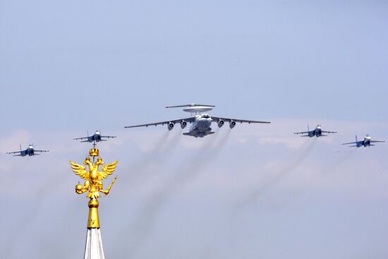 Military parade on 65th anniversary of WWII Victory