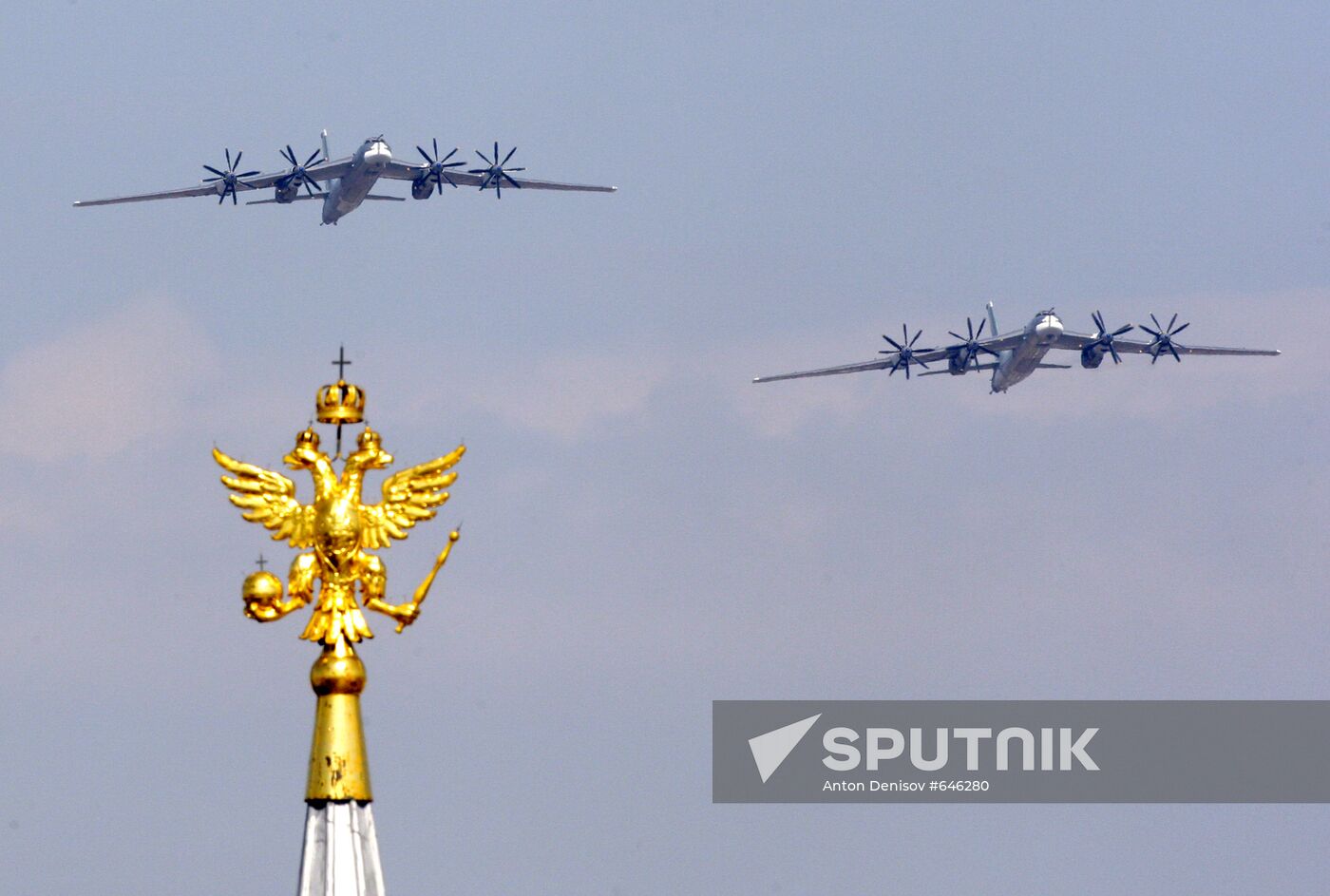 Military parade on 65th anniversary of WWII Victory