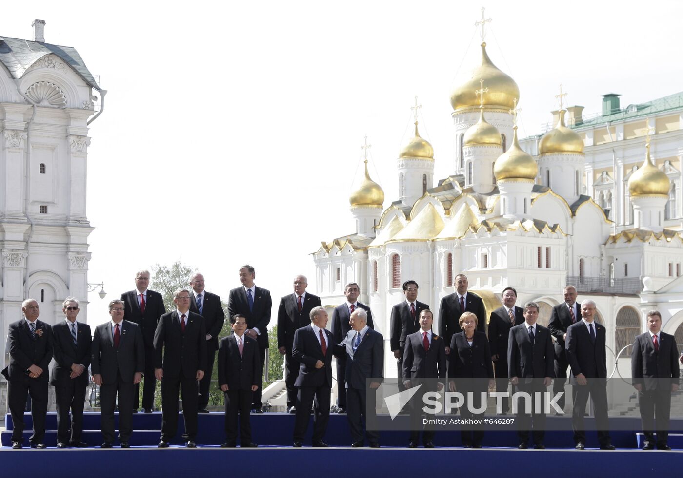 Dignitaries at 65th VE Day anniversary events