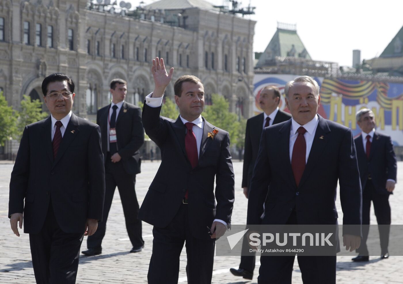 Dignitaries at 65th VE Day anniversary events