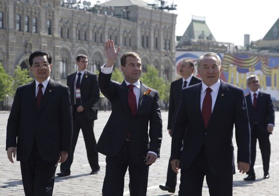 Dignitaries at 65th VE Day anniversary events