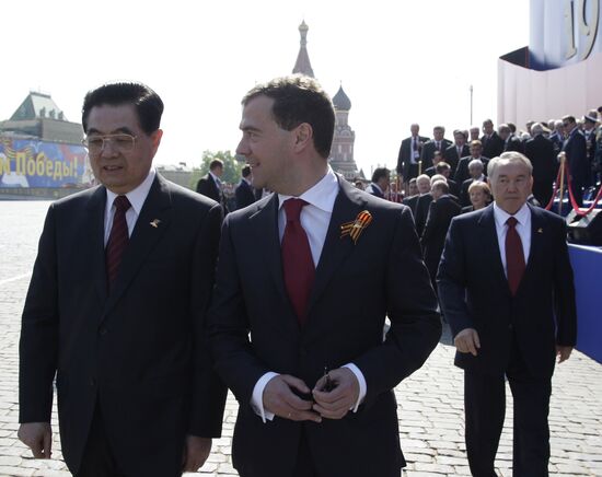 Dignitaries at 65th VE Day anniversary events