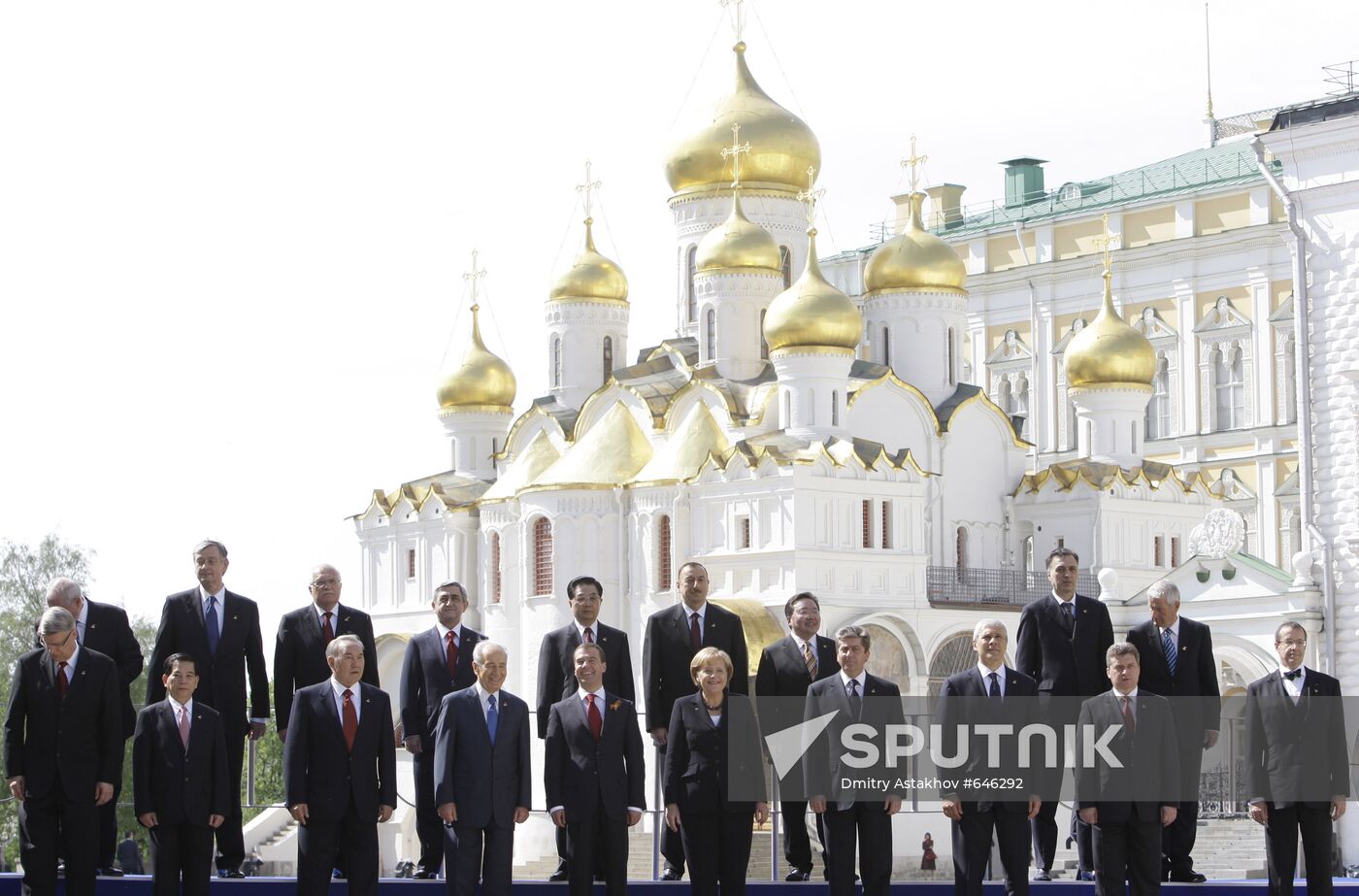 Dignitaries at 65th VE Day anniversary events