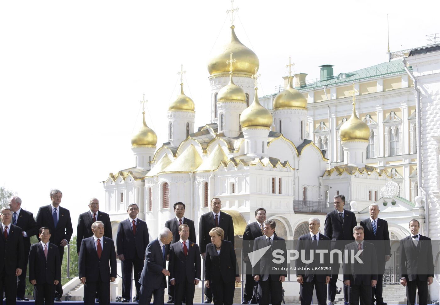 Dignitaries at 65th VE Day anniversary events