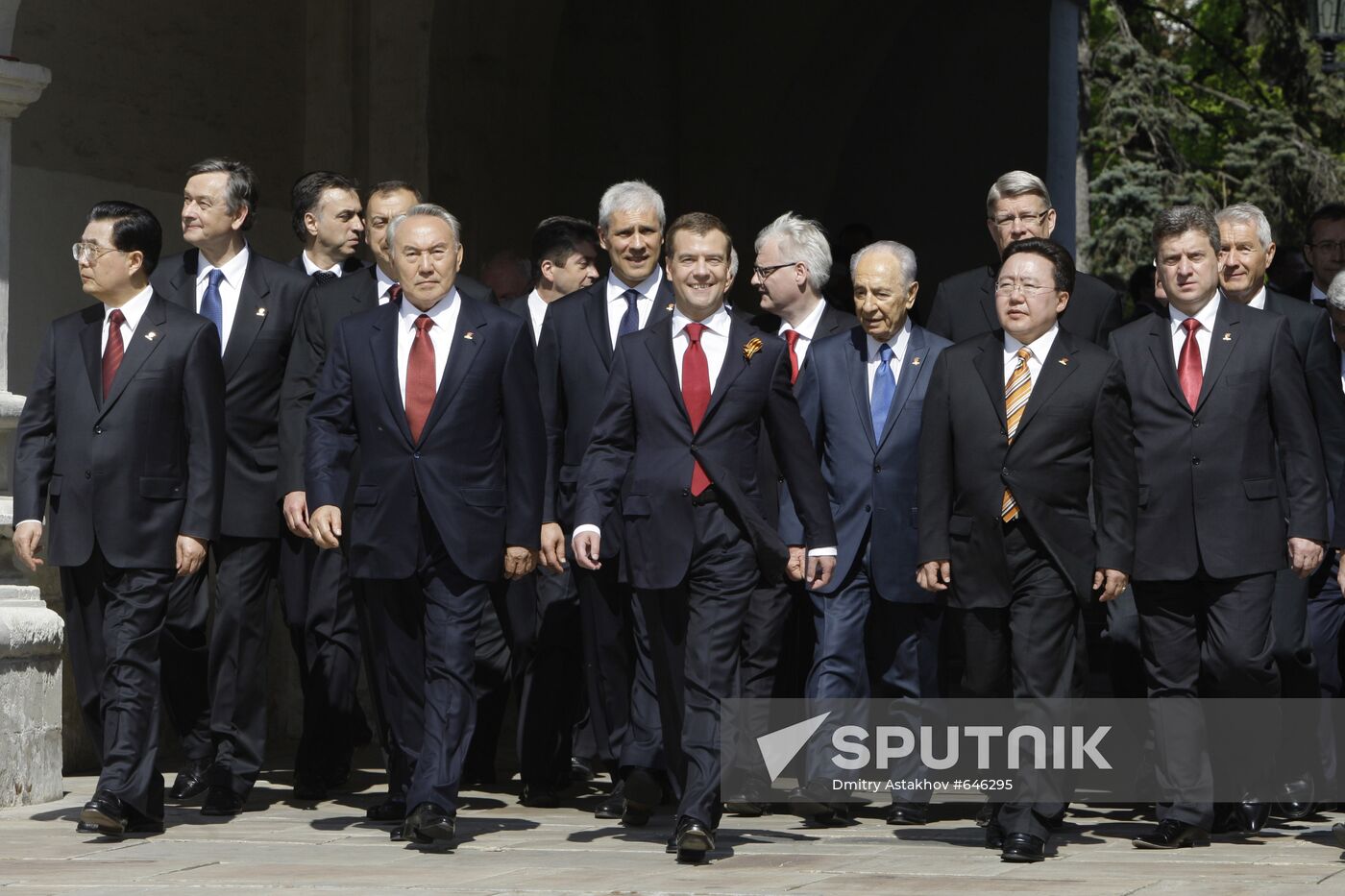 Dignitaries at 65th VE Day anniversary events