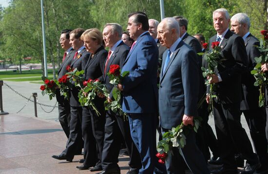 Laying flowers to Tomb of Unknown Soldier