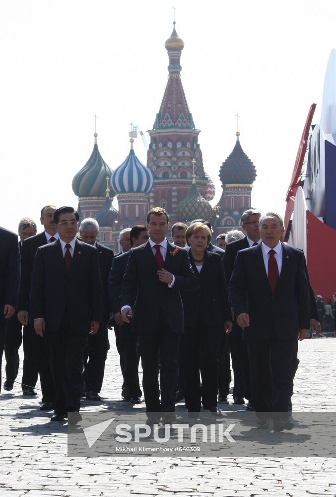Dignitaries at 65th VE Day anniversary events