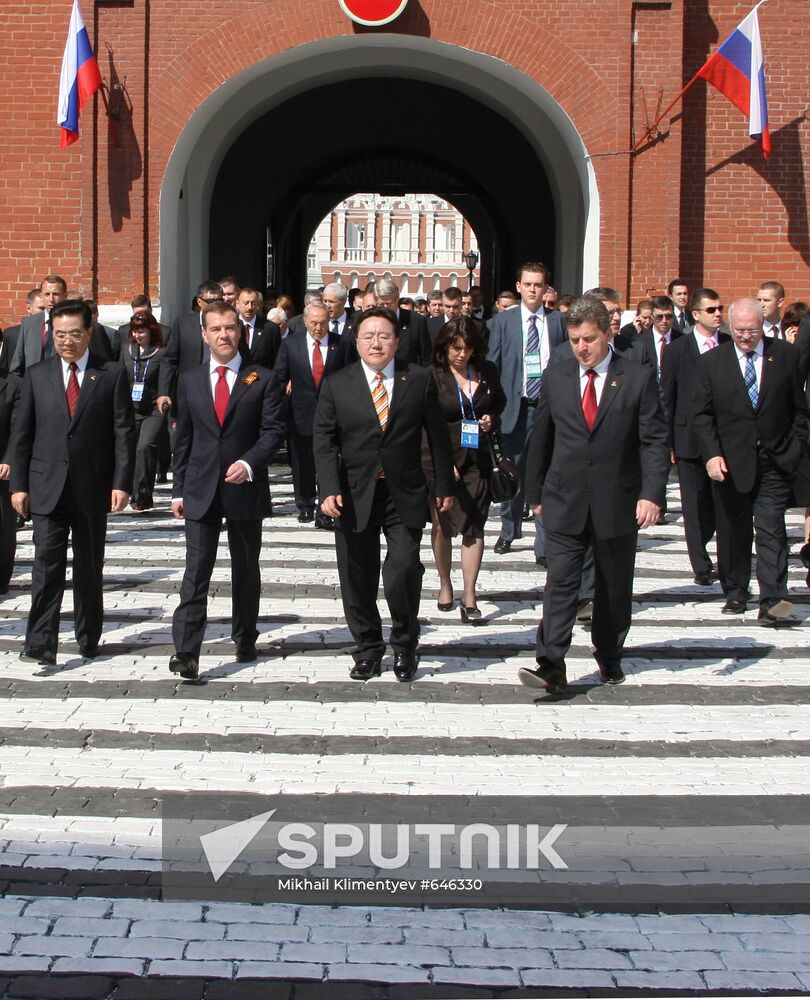 Dignitaries at 65th VE Day anniversary events
