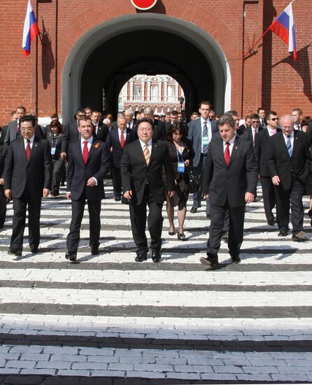 Dignitaries at 65th VE Day anniversary events