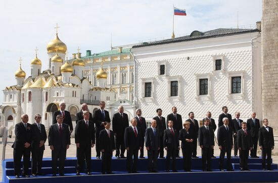 Dignitaries at 65th VE Day anniversary events