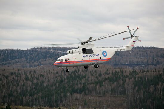 EMERCOM helicopter at the site of blasts at the Raspadskaya coal