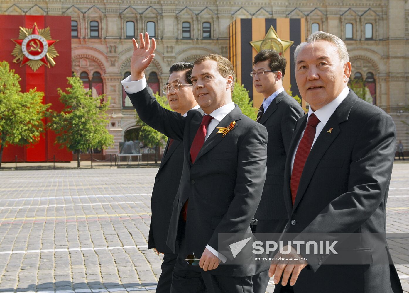 Dignitaries at 65th VE Day anniversary events
