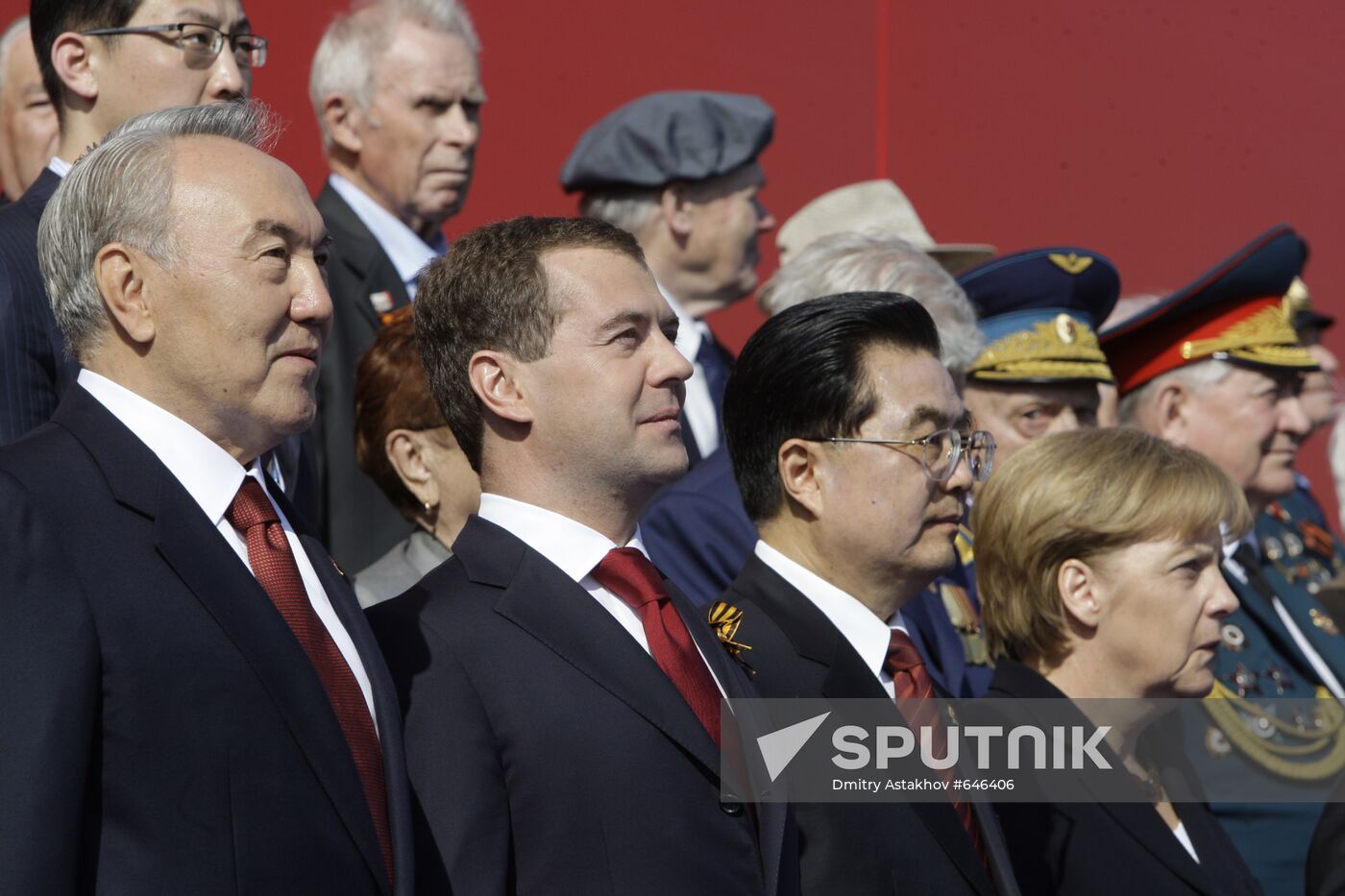 Medvedev at parade on 65th anniversary of VE Day