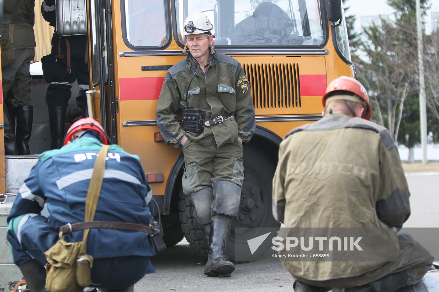 Rescuers at Raspadskaya coal mine