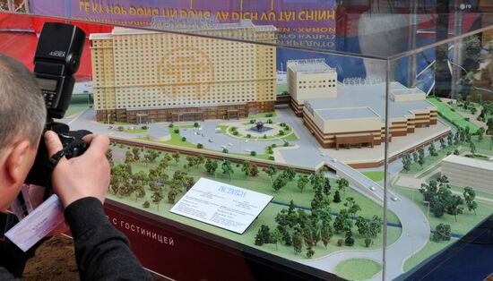 Scale model of cultural and business center Hanoi-Moscow