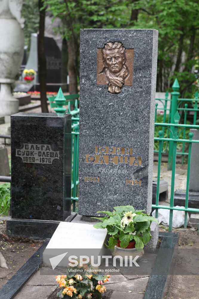 Yury Olesha tomb at Novodevichy Cemetery