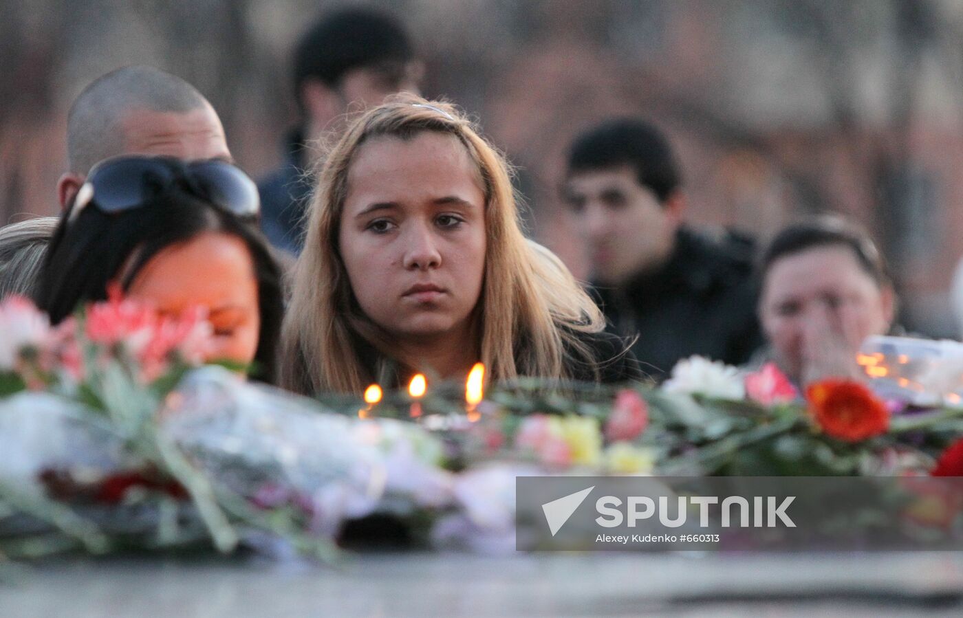 Mezhdurechensk residents lighting candles