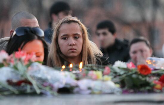 Mezhdurechensk residents lighting candles