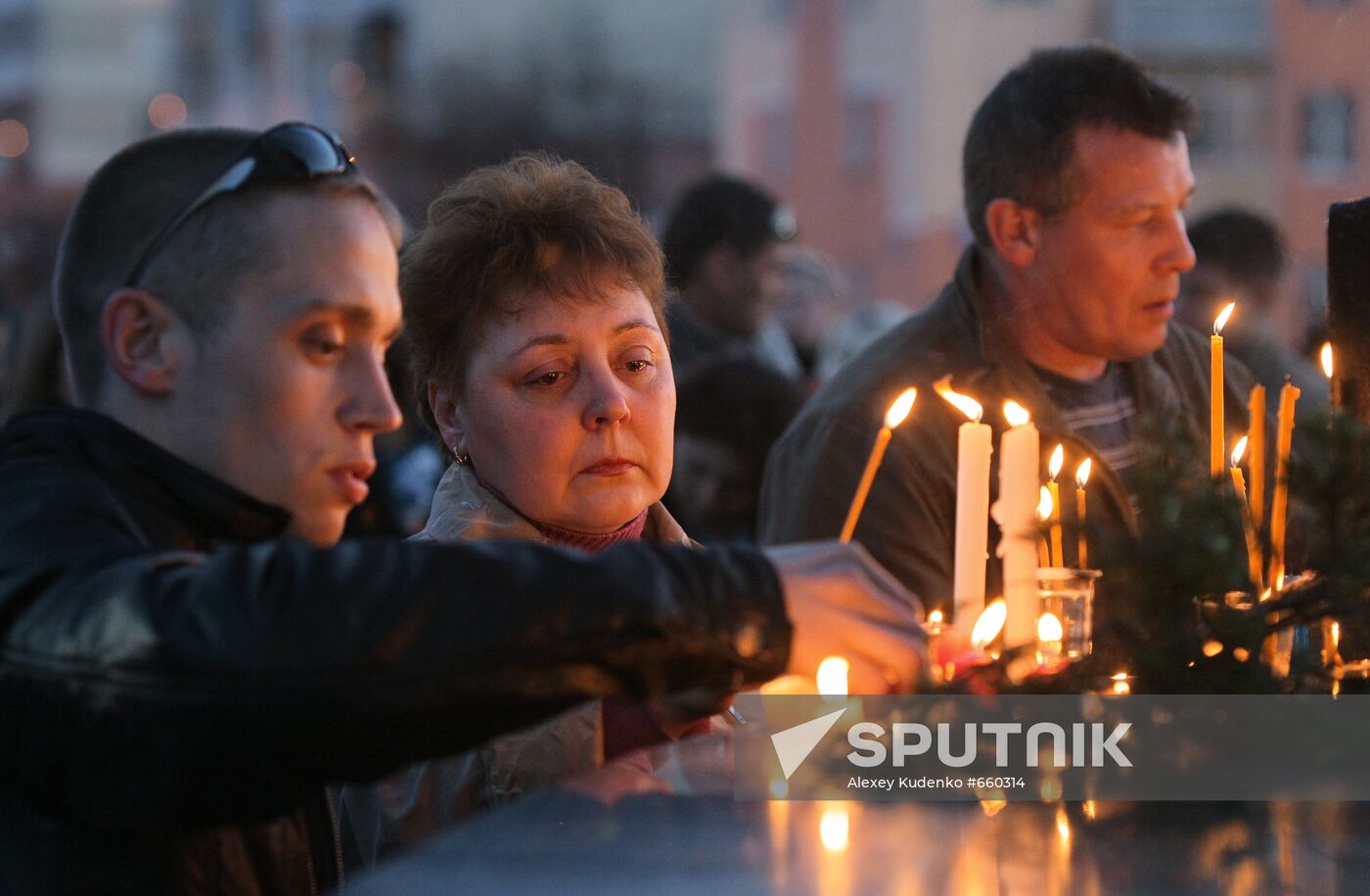 Mezhdurechensk residents lighting candles