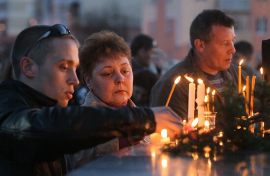 Mezhdurechensk residents lighting candles