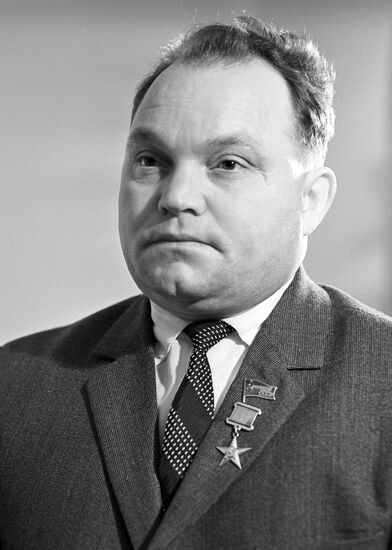 Foreman of coal cutters’ team at Sukhodolskaya mine Nikolai Ya.