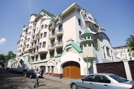 Building at 2 Sechenovsky pereulok
